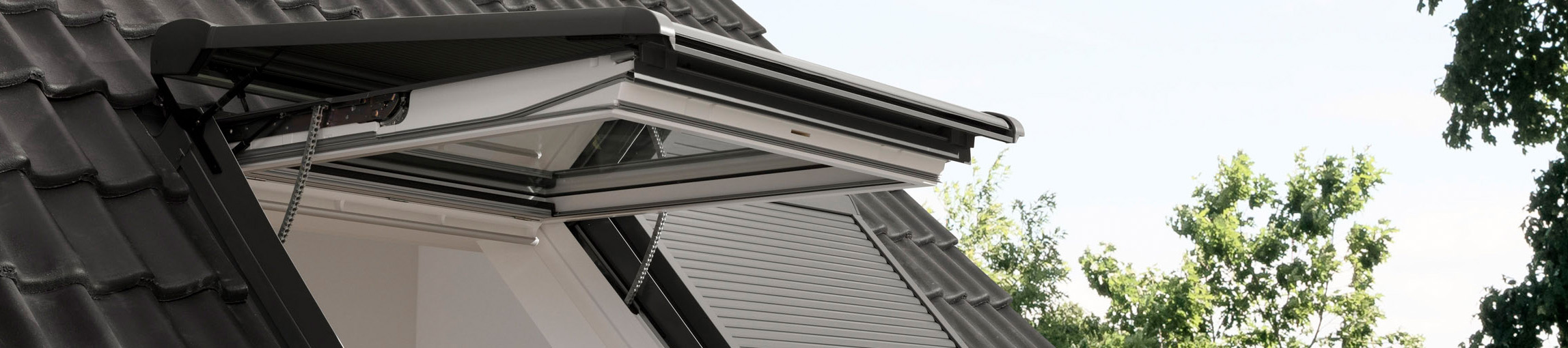 Velux Elektro-Dachfenster GPU mit Rolladen