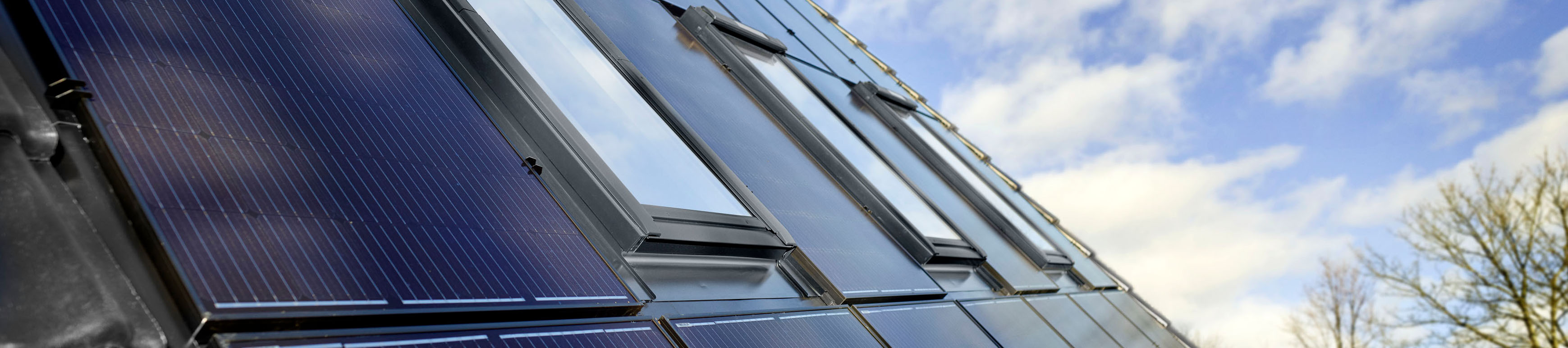 Velux Dachfenster in Kombination mit Solar-PV